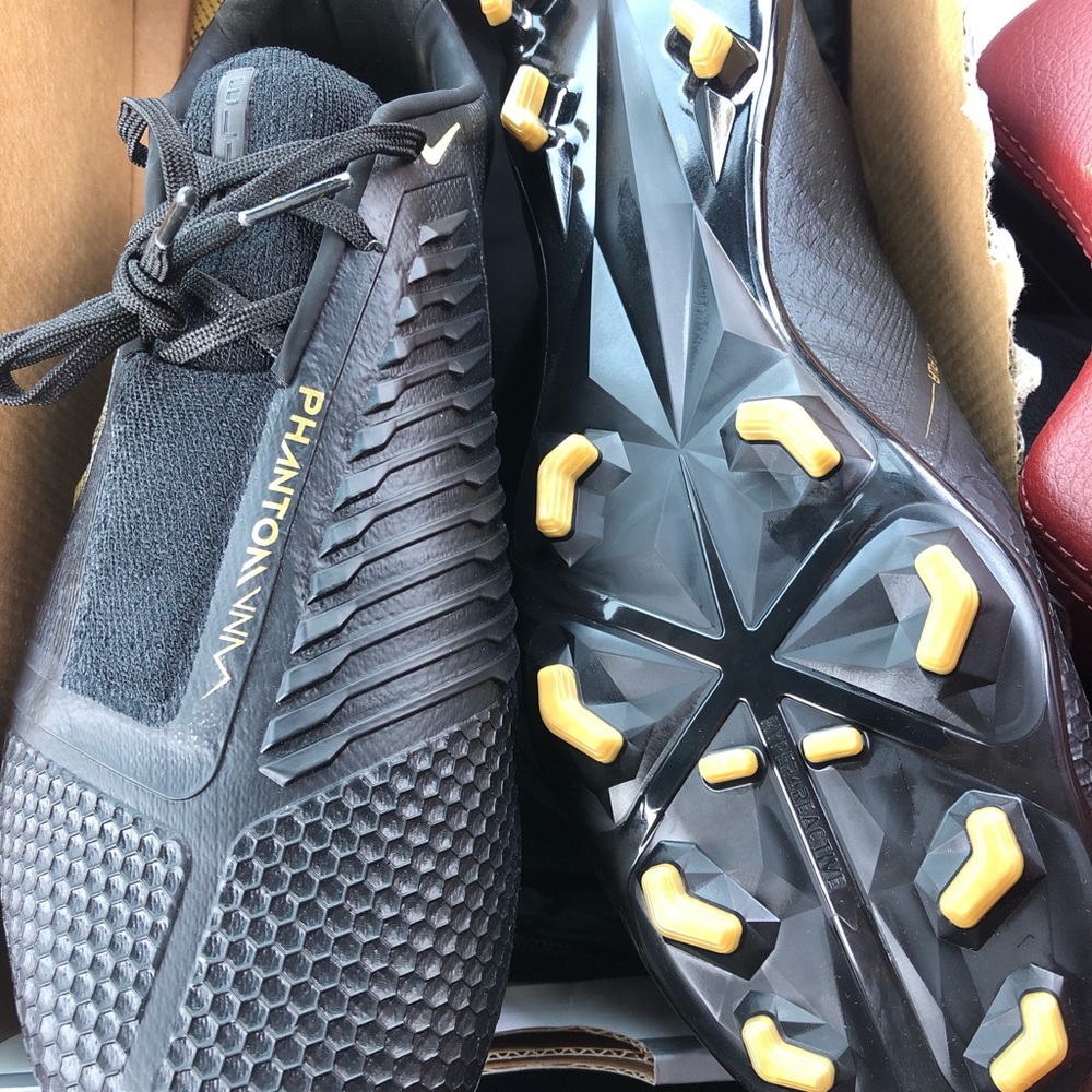 Nike phantom venom cleats